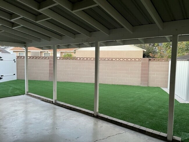 Building Photo - 11091 Violet Dr
