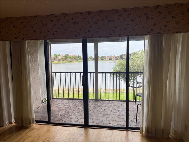 Building Photo - 6215 Coral Lake Dr