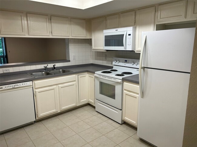 Building Photo - 14911 Wunderlich Dr