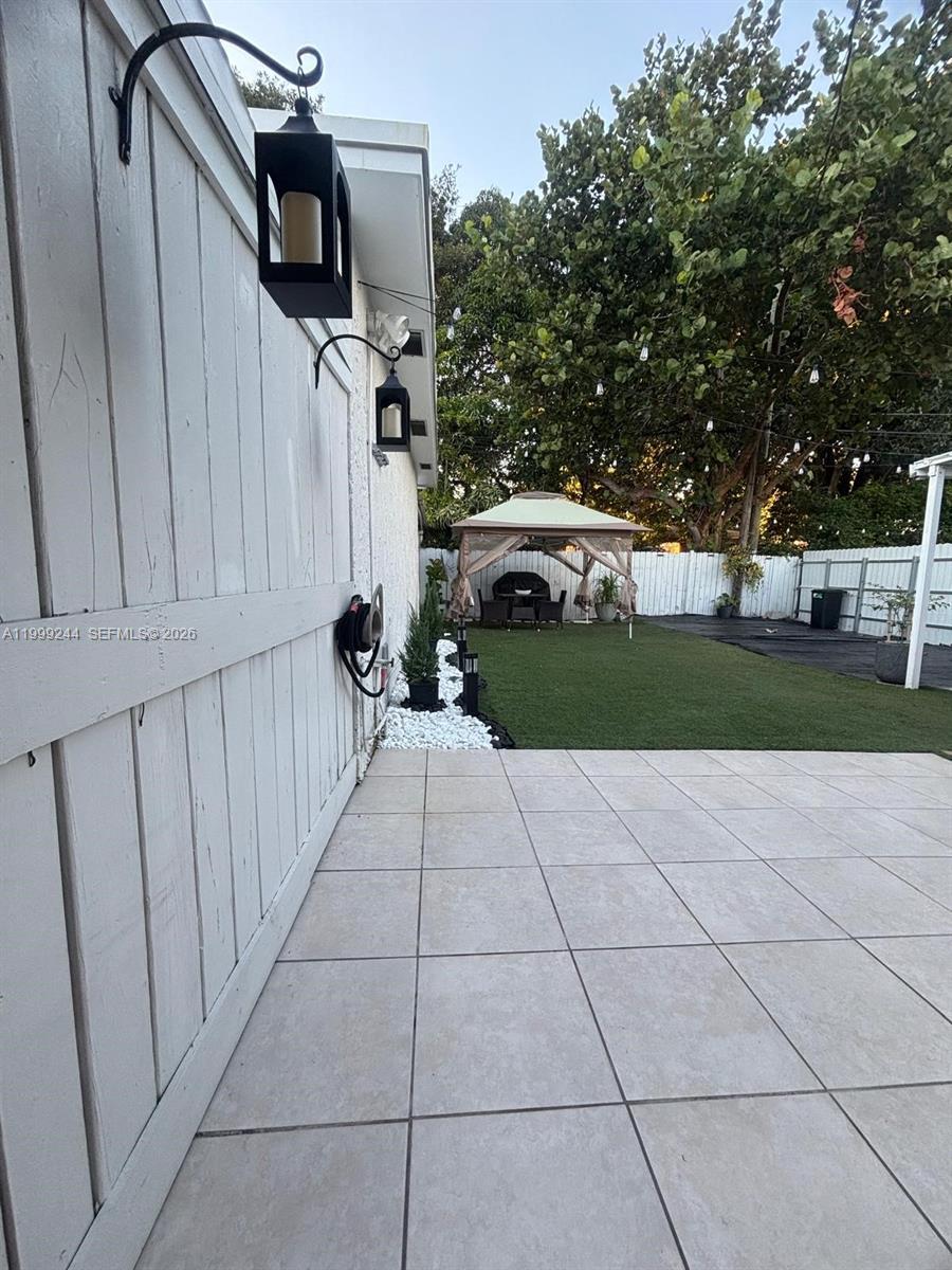 Building Photo - 434 Tamiami Blvd