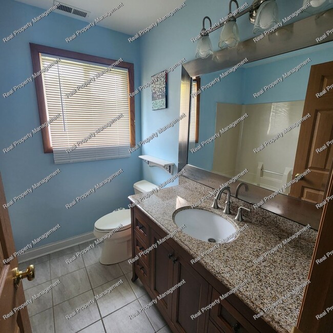 Building Photo - Three Bed Chesterton Townhome