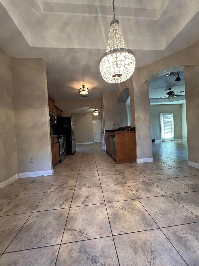 Building Photo - 373 Lenora Ave