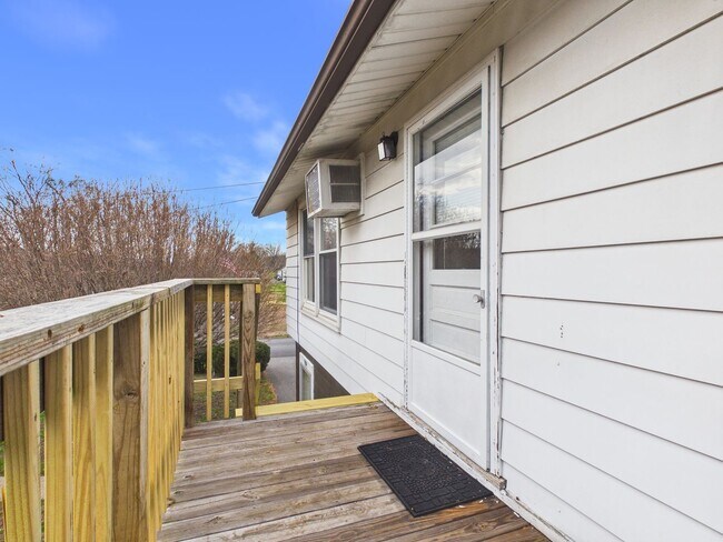 Building Photo - 904 Mount Pleasant Rd