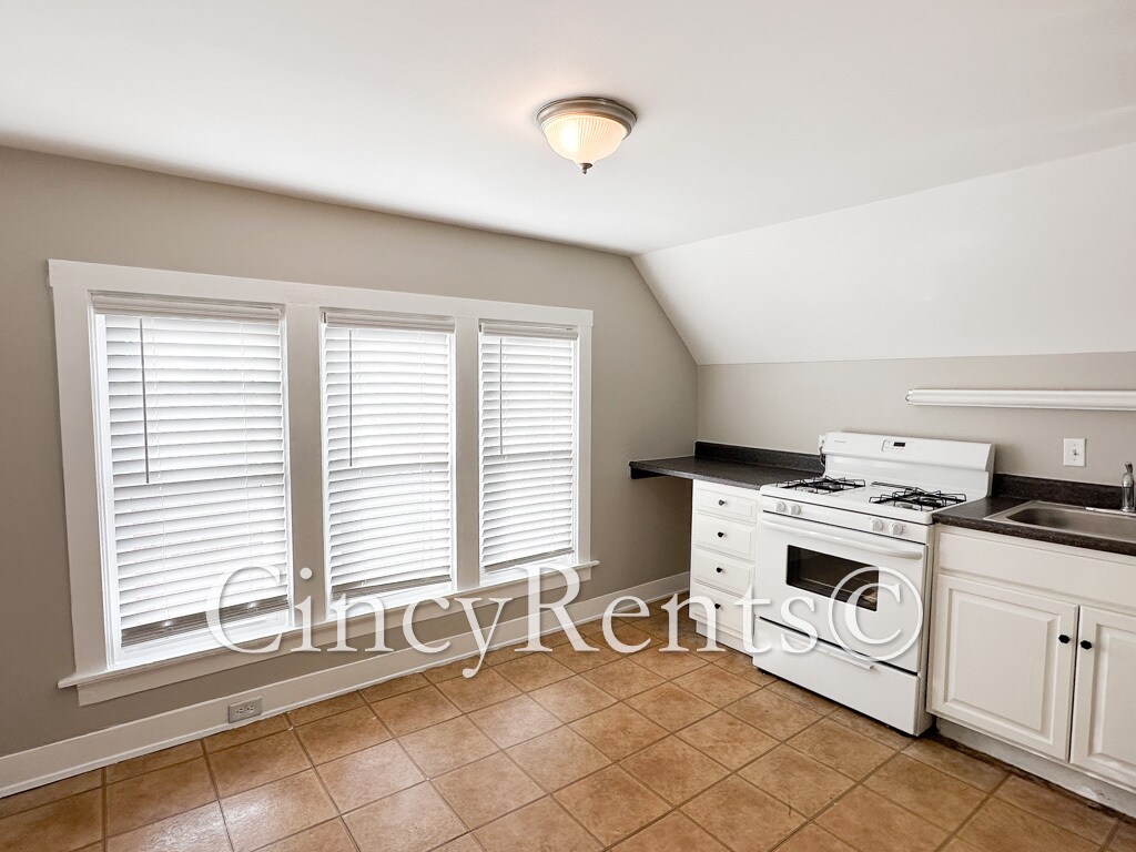 Building Photo - 2217 Feldman Ave