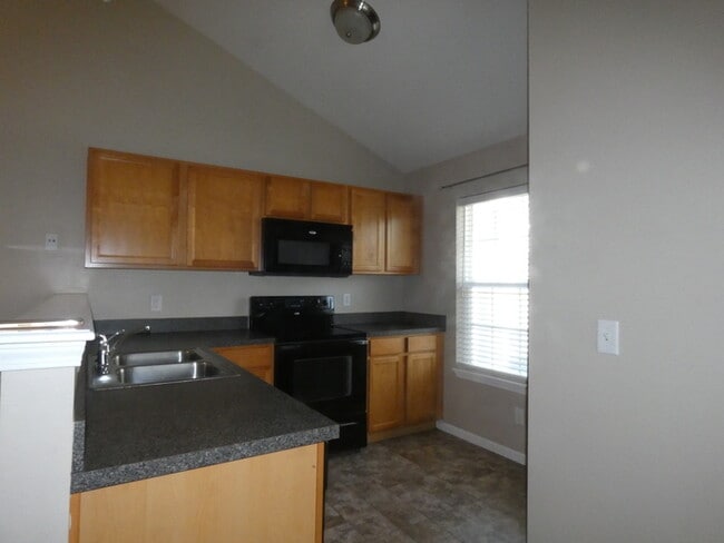 Building Photo - Beautiful Condo in North Kansas City School District!