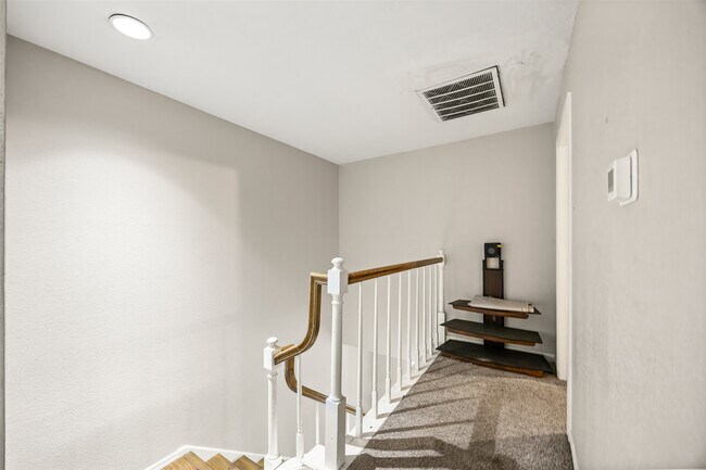 Building Photo - 810 Augusta Dr