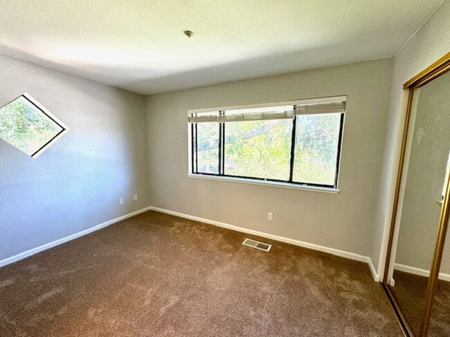 Building Photo - Wonderful 2 story condo in Ashford Ct-Detached 1 car garage, both bedrooms with attached bathroom...