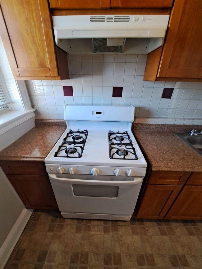 Building Photo - 1 bedroom in Chicago IL 60649