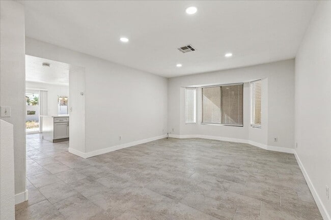 Building Photo - Completely Remodeled Modern 3 Bedroom Prop...