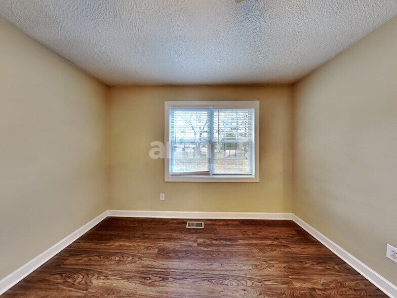 Building Photo - 1206 Saura Ct