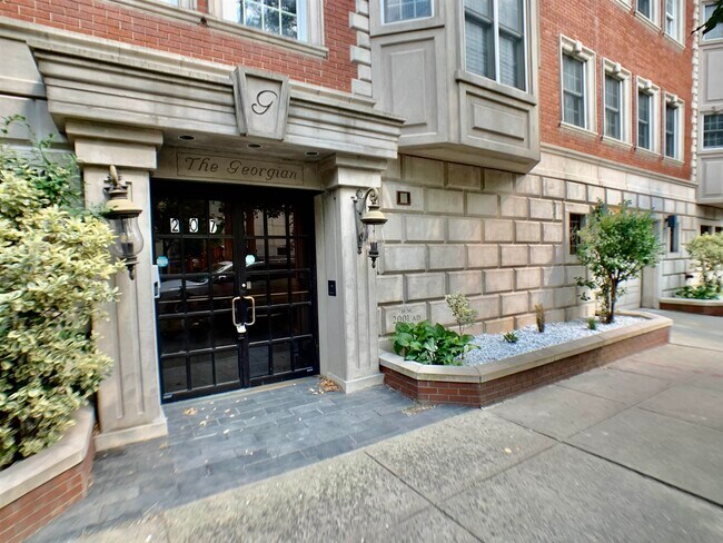 Building Photo - 205-207 Madison St