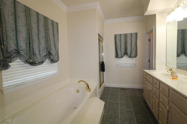Building Photo - 320 Remington Way Dr