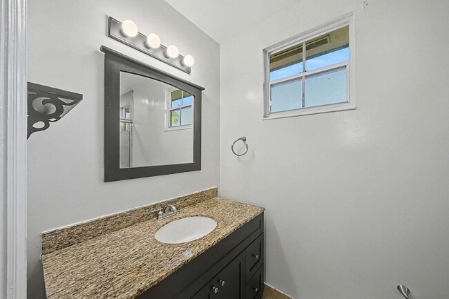 Building Photo - 5789 Woodland Point Dr