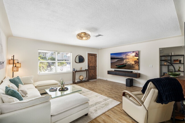 Building Photo - 987 Boca Ciega Isle Dr