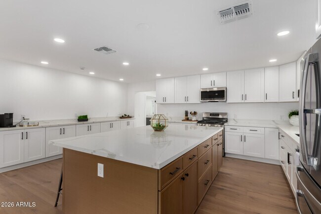 Building Photo - 8401 E San Miguel Ave