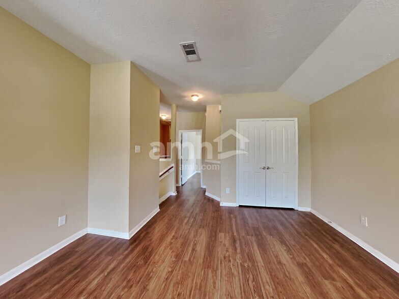 Building Photo - 912 Summer Wood Blvd