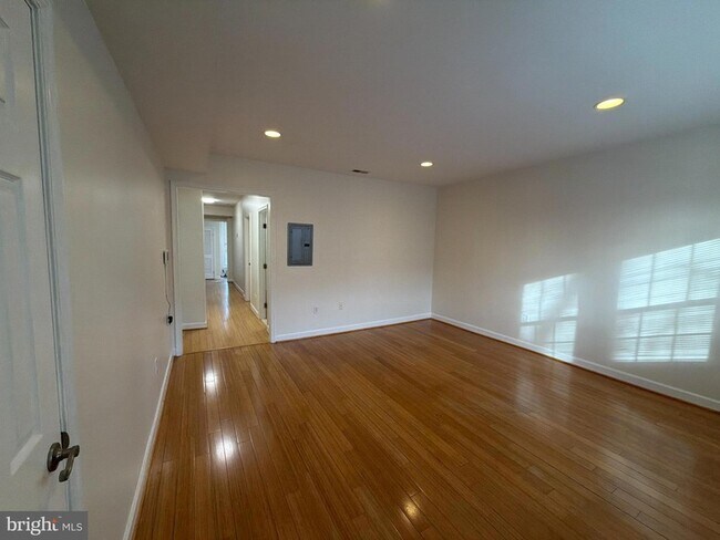 Building Photo - 937 Randolph St NW