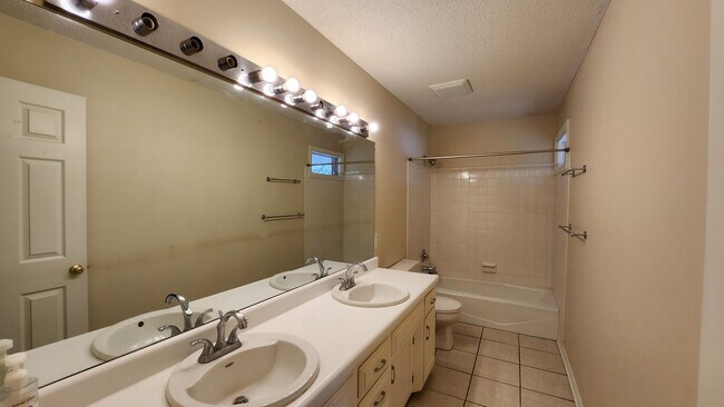 Building Photo - 1009 Sheffield Ct