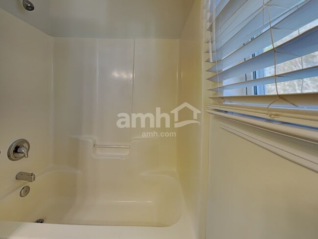 Building Photo - 15730 Lakepoint Forest Dr