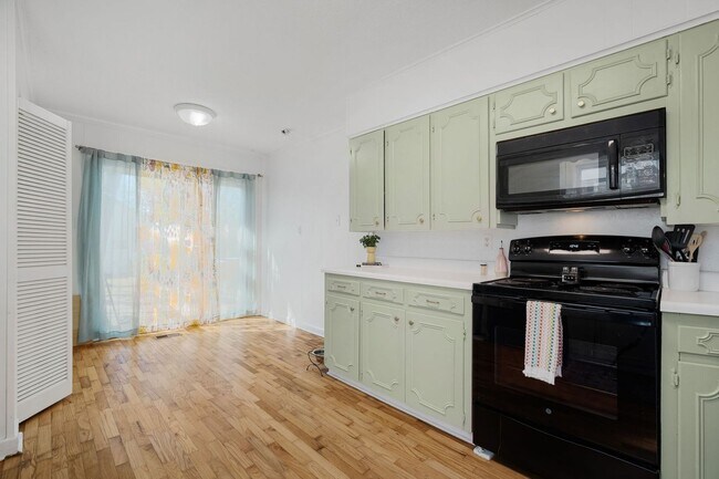 Building Photo - MOVE IN SPECIAL PARK HILL HOUSE