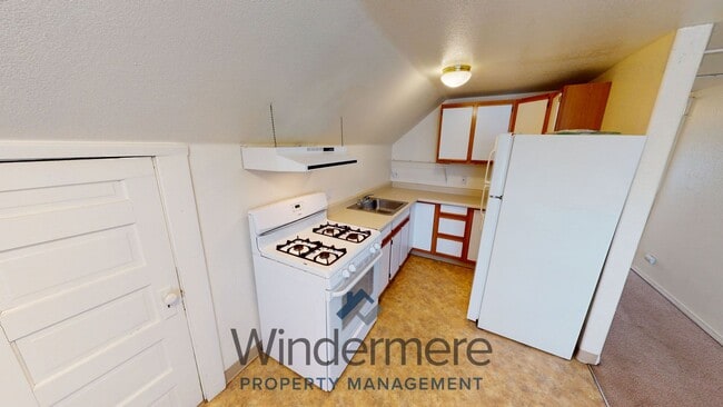 Building Photo - 210-212 W Whitman Dr