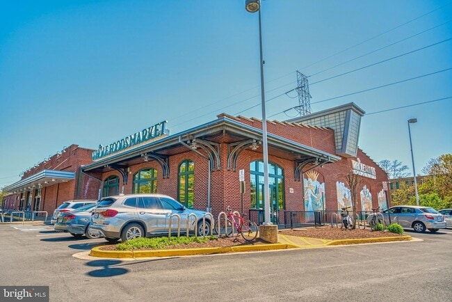 Building Photo - 8332 Hilltop Ave
