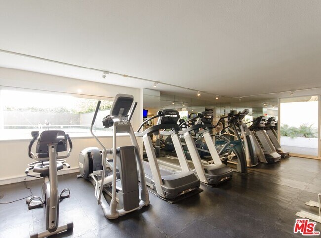 Building Photo - 1131 Alta Loma Rd