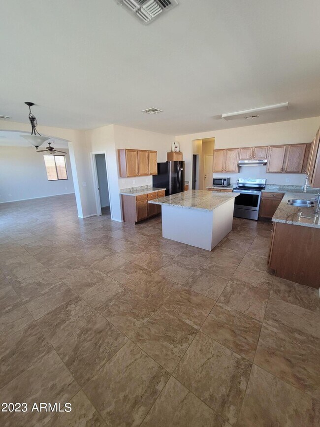 Building Photo - 12050 W Carlota Ln