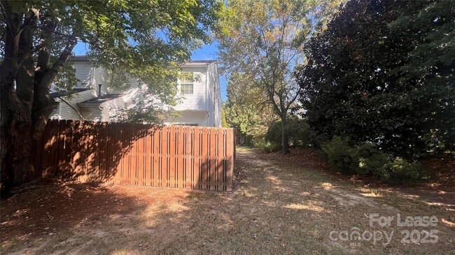 Building Photo - 3261 Mannington Dr