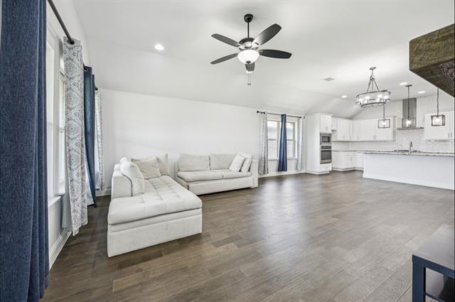 Building Photo - 3201 Velma Ln