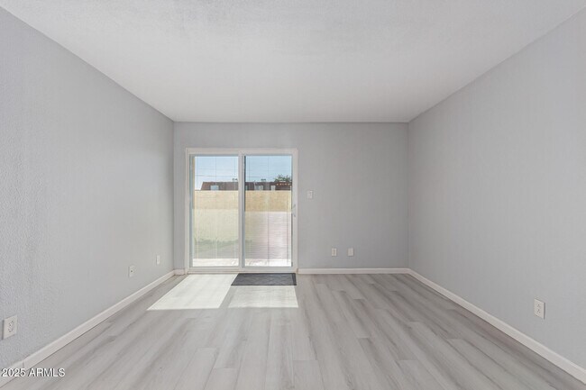 Building Photo - 4730 W Northern Ave