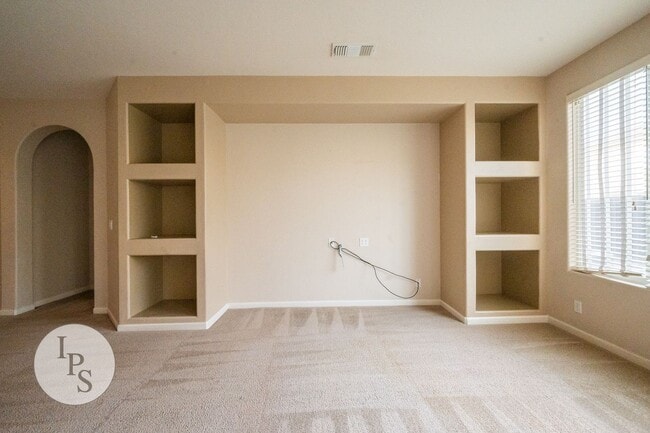 Building Photo - North East Fresno ‘Like New’ Home, 3BR/2BA, Built 2008 - Lots of Amenities!