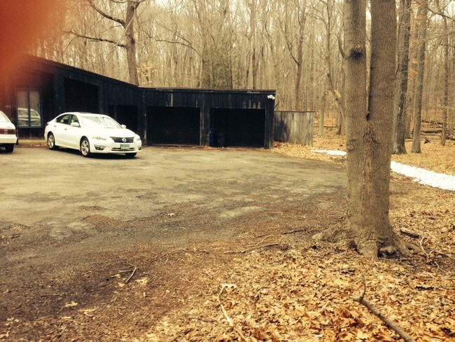 Building Photo - 860 Oakwood Rd