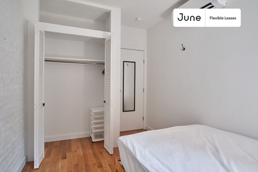 Building Photo - Charming Private ROOM in Bed-Stuy