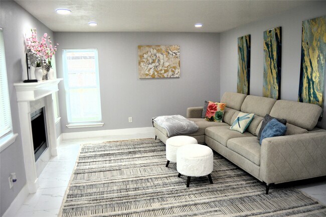 Building Photo - 3419 Southdown Dr