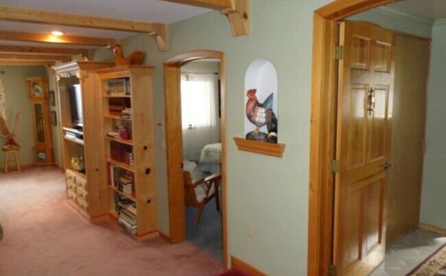 Building Photo - 7548 Evergreen Dr