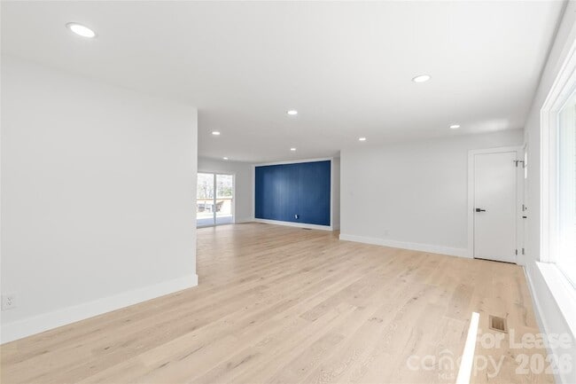 Building Photo - 1315 Vickie Ln