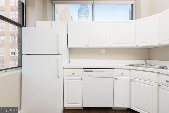 Building Photo - 220 S 16th St