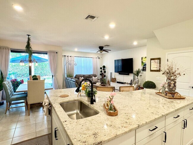 Building Photo - 4464 San Fratello Cir