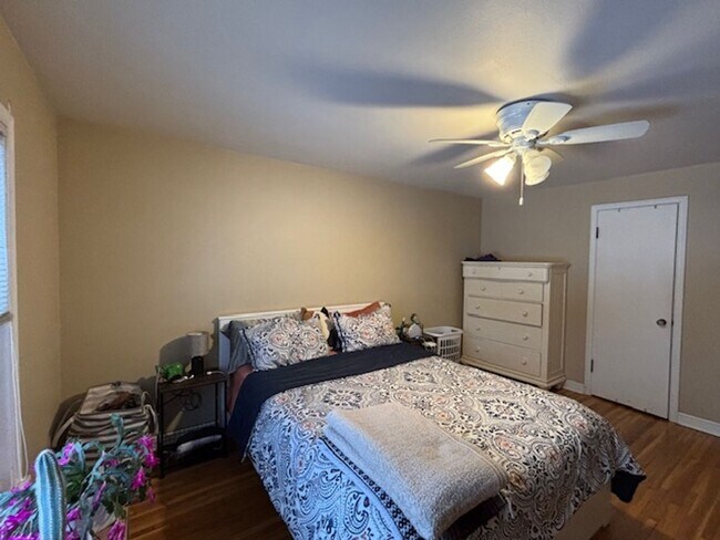 Building Photo - 1521-1525 Oxford St North