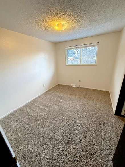 Building Photo - 1405 E 16th St