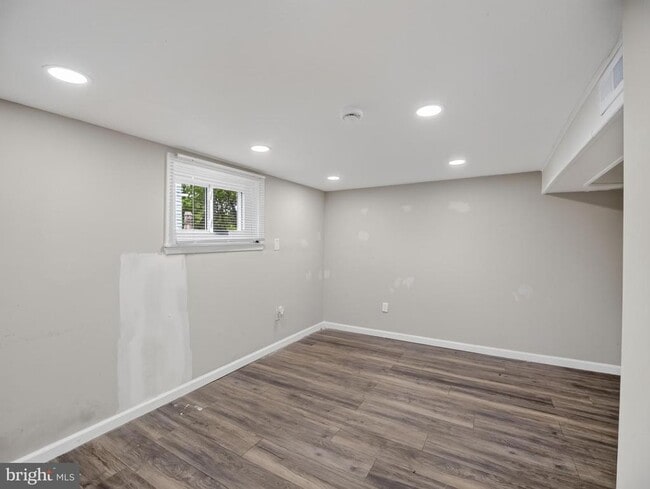 Building Photo - 6008 Addison Rd
