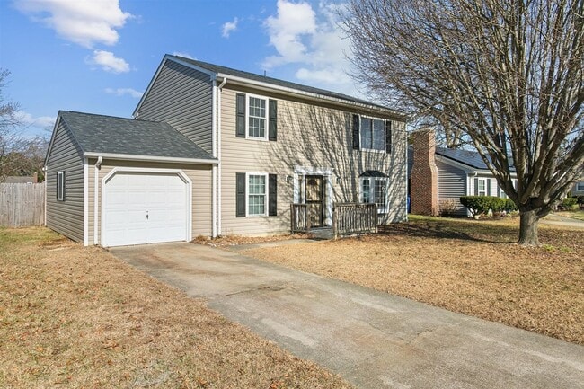 Building Photo - Comfortable Living with Private Yard, Deck & Easy Access to Ft. Eustis