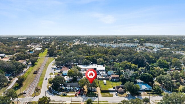 Building Photo - 619-629 Woodlawn St