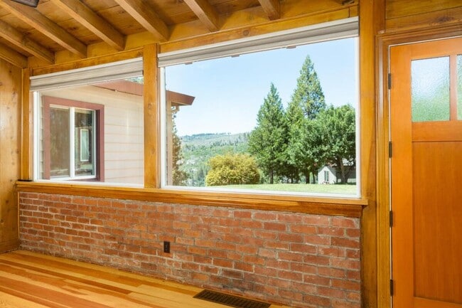 Building Photo - 2010 Outer Limits Ln