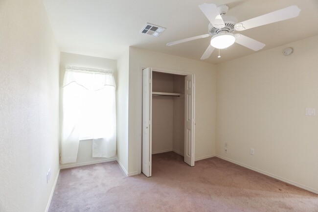 Building Photo - *MOVE IN SPECIAL* Private 2 bedroom, 1 bat...