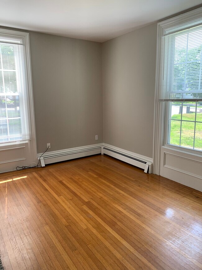 Building Photo - 167 Pleasant St