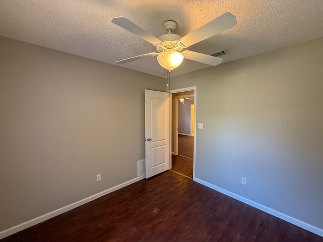 Building Photo - 3 Bedroom 2 Bath Home for Rent in Charter ...