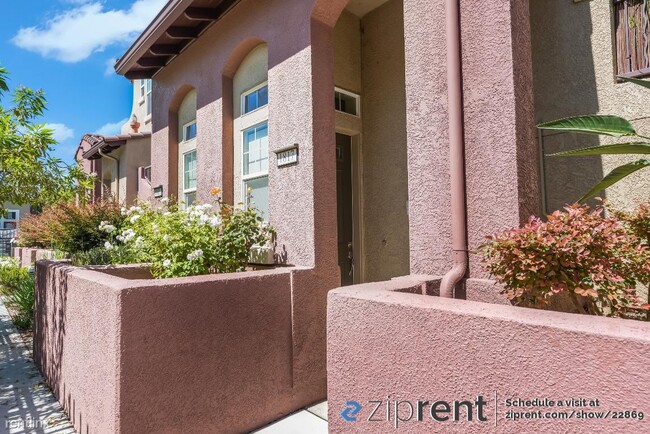 Building Photo - 2 br, 2.5 bath Condo - 1817 Camino Leonor,...