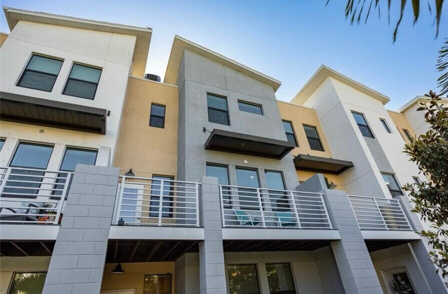 Building Photo - 1182 25th Way N